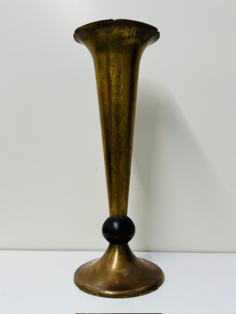 Art deco vaasje in messing en hout