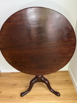 Antieke 18e eeuw Engelse Tilt top tafel in mahoniehout