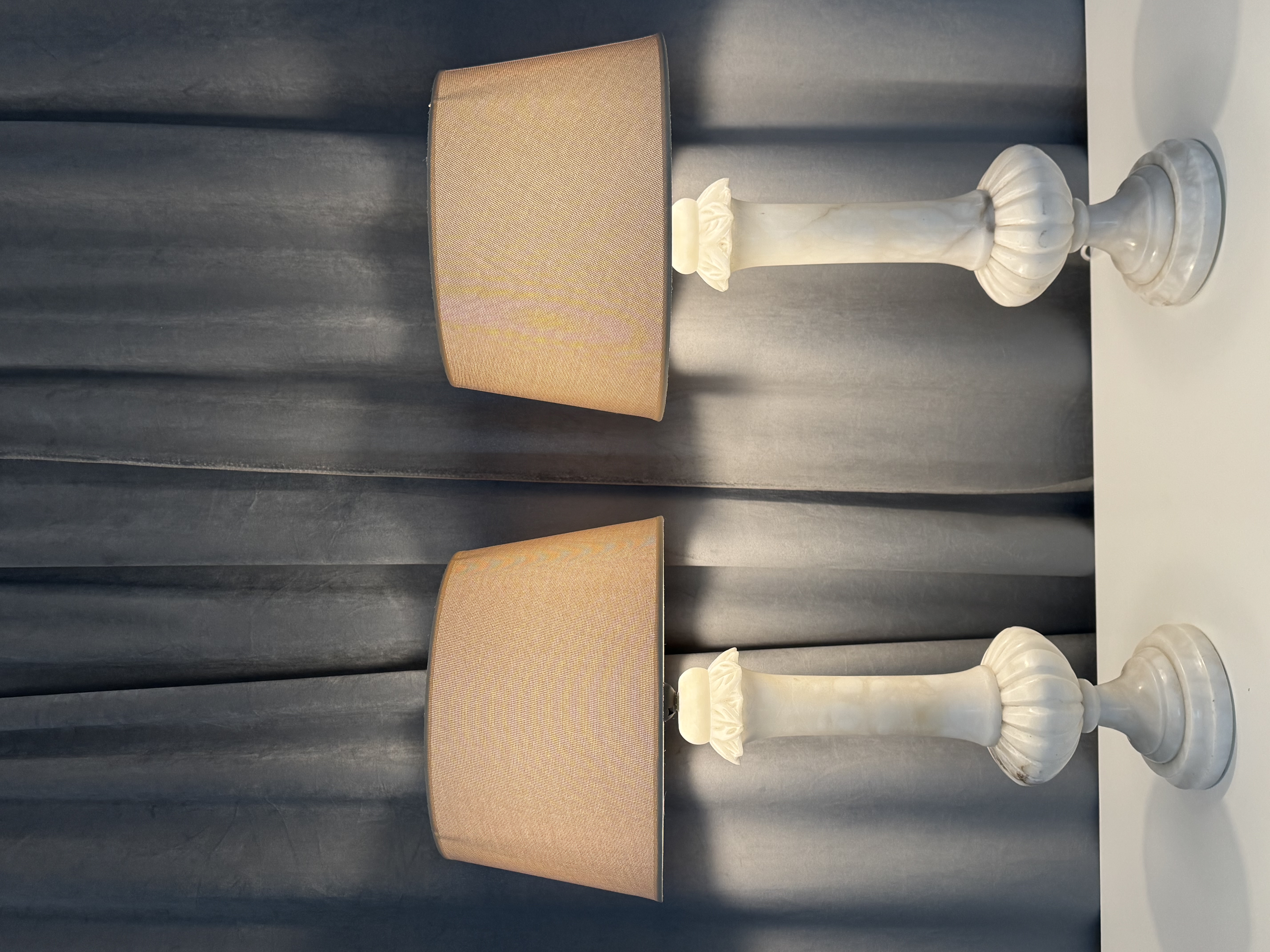 2 oude klassieke albast tafellampen