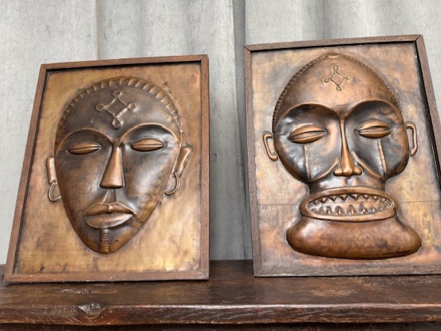 2 Vintage wanddecoraties Afrikaanse masker objecten